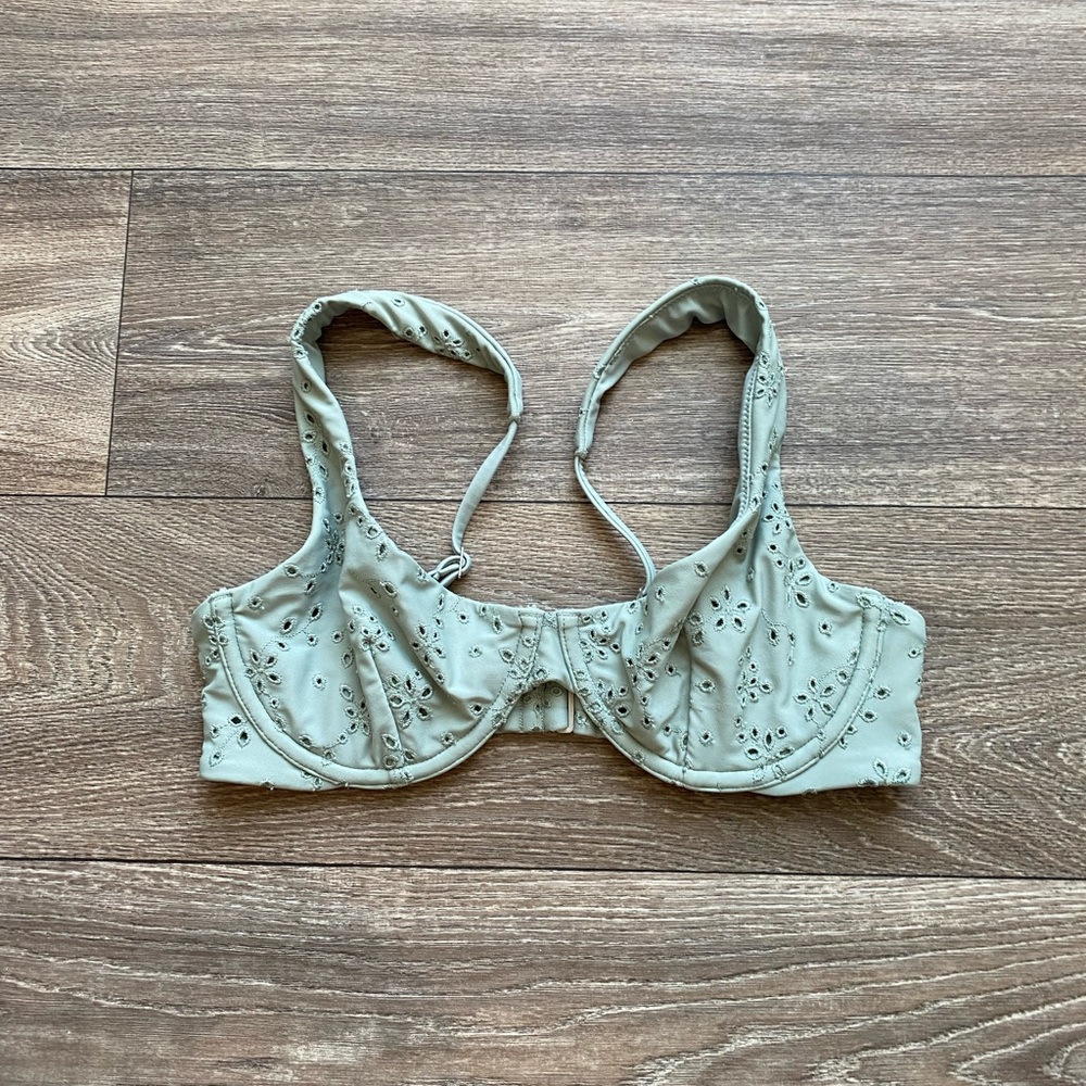 🌺 Abercrombie & Fitch sage green bikini top